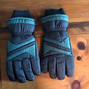 3M Thinsulate Black and Green Gloves
